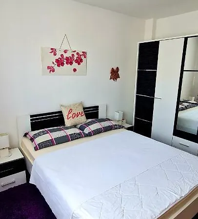 Lägenhet Camelia Apartman *